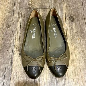 Sold on different platform. Chanel Olive Green Cap Toe Logo Crest Bow Flats